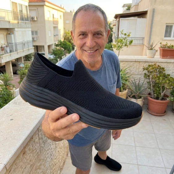 שמעון אדרי נועל נעלי LightStep